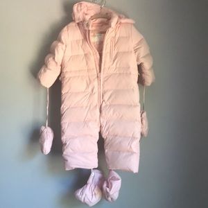 Snowsuit🐰 PINK comes with hand and foot warmers.